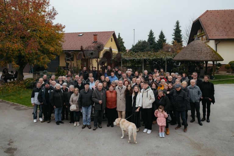 kmetija-paldauf, beeko, instalacija, soncnice, robert-jurak