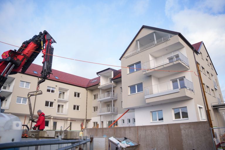 obcina-apace, poslovno-stanovanjski-objekt, zdravstvena-postaja-apace