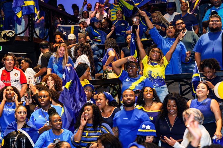 curacao-postal-najmanjsa-drzava-v-zgodovini, ki-se-je-uvrstila-na-svetovno-prvenstvo-v-nogometu