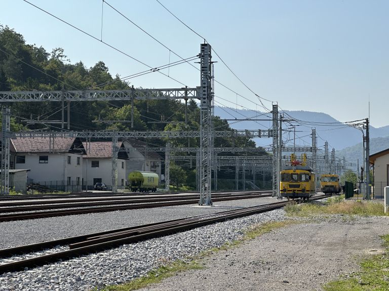 vlak, železniška postaja