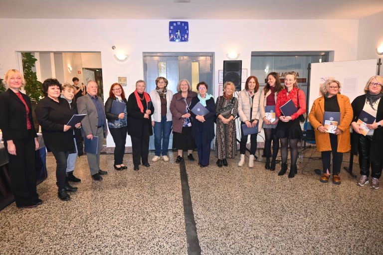 gnoj-je-zlato, razstava-jskd