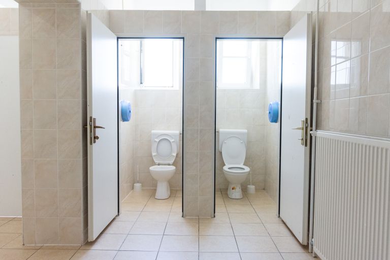 javno stranišče.jpg