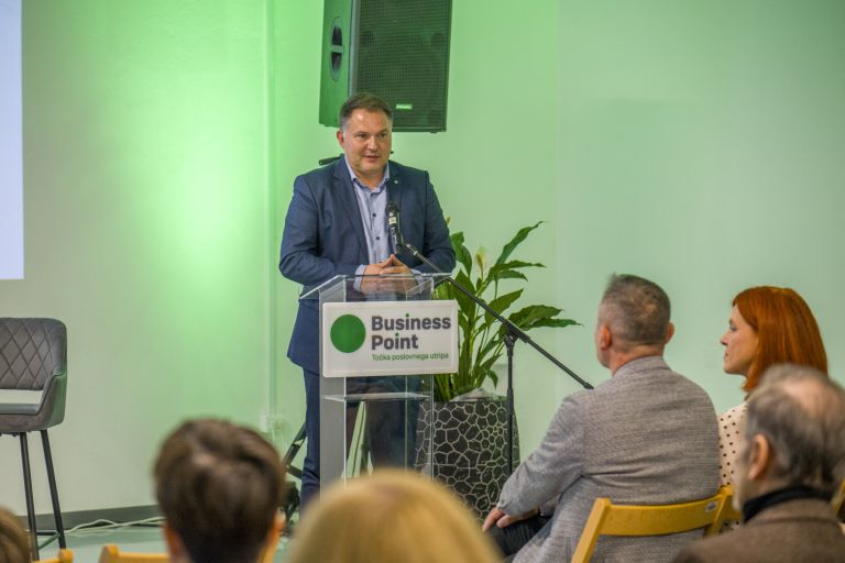 business-point, srecanje-poslovnih-partnerjev