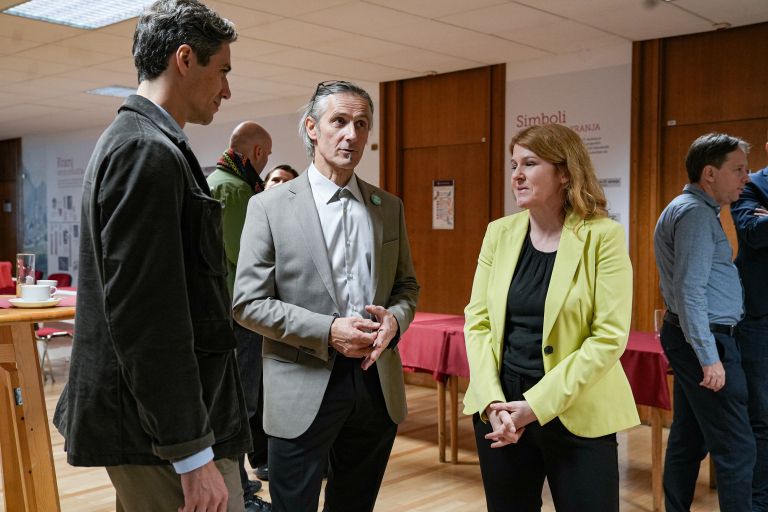 mesec macerl zgojznik Jure Klobcar.jpg