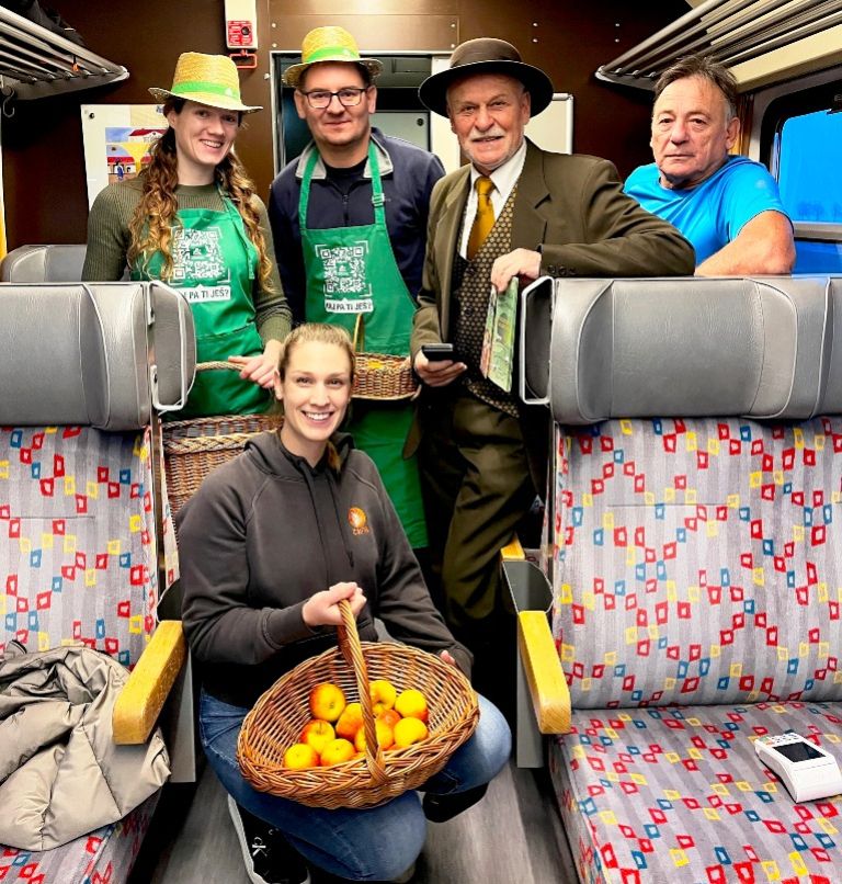 cebelarji, jabolka-in-med