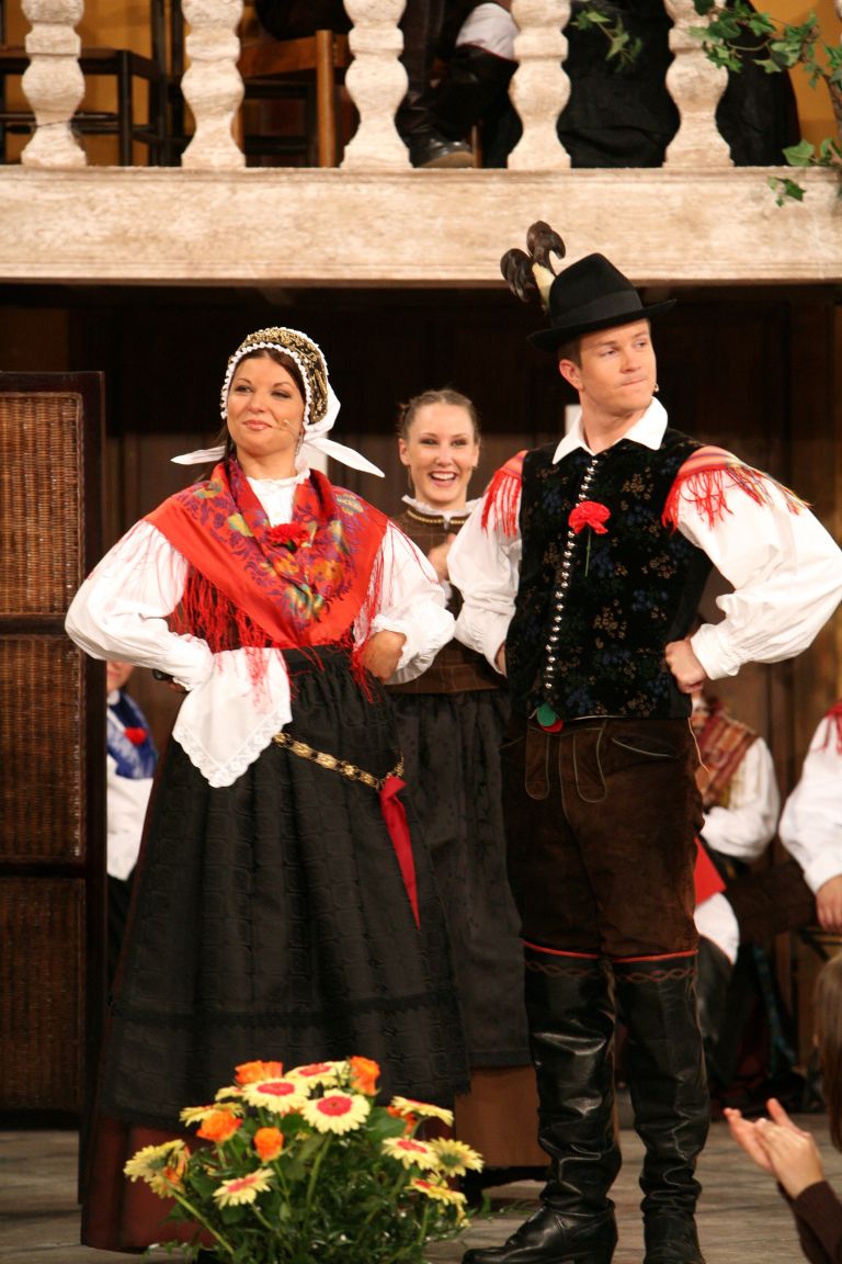 jasna boštjan narodna noša.jpg