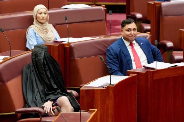 Pauline Hanson burka avstralija.jpg