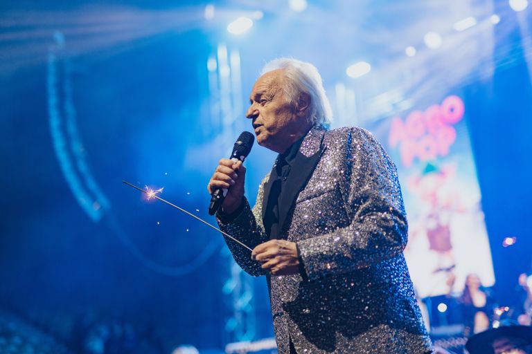 Agropop, Hala Tivoli - !!!Na odru se jim je pridružil tudi Alfi Nipič, ki je priznal, da so zanj Agr