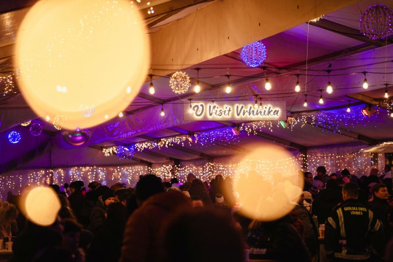 vrhnika, veseli december