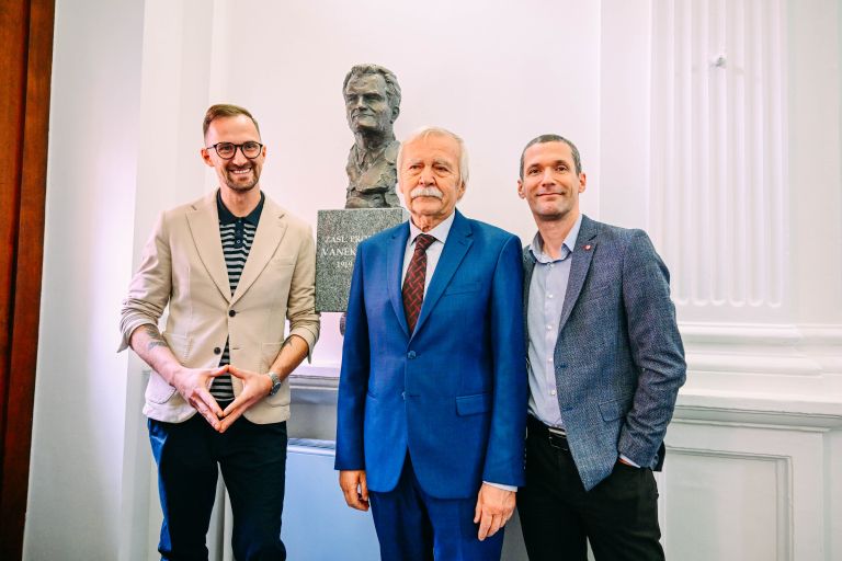 vanek-siftar, doprsni-kip, pravna-fakulteta-univerze-v-mariboru