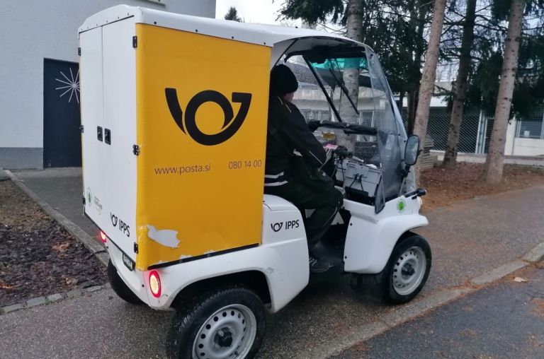 Poštarji v romskih naseljih