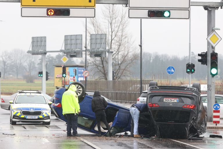 nesreca smartinska jarse policija.jpg