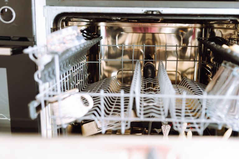 pomivalni-stroj, gospodinjski-nasveti, gospodinjski-triki