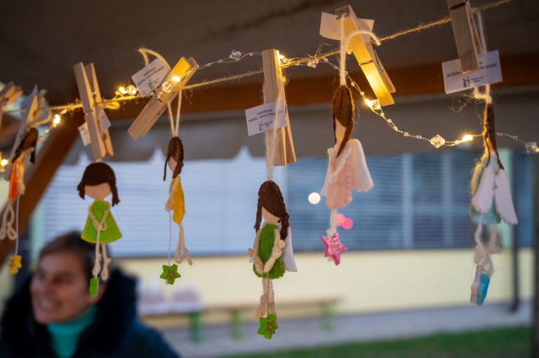 os-beltinci, bazar, dobrodelni-bozicni-bazar