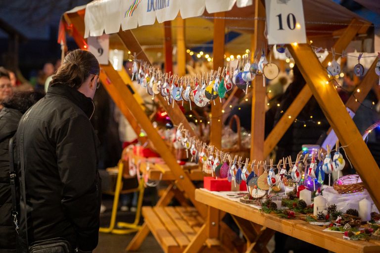 os-beltinci, bazar, dobrodelni-bozicni-bazar