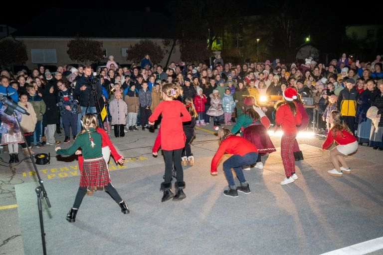 os-beltinci, bazar, dobrodelni-bozicni-bazar