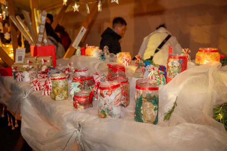 os-beltinci, bazar, dobrodelni-bozicni-bazar