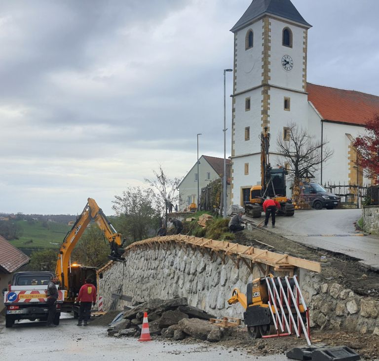 hb Sanacija plazu pod cerkvijo Sv. Andraž.jpg