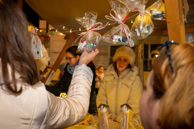 os-beltinci, bazar, dobrodelni-bozicni-bazar