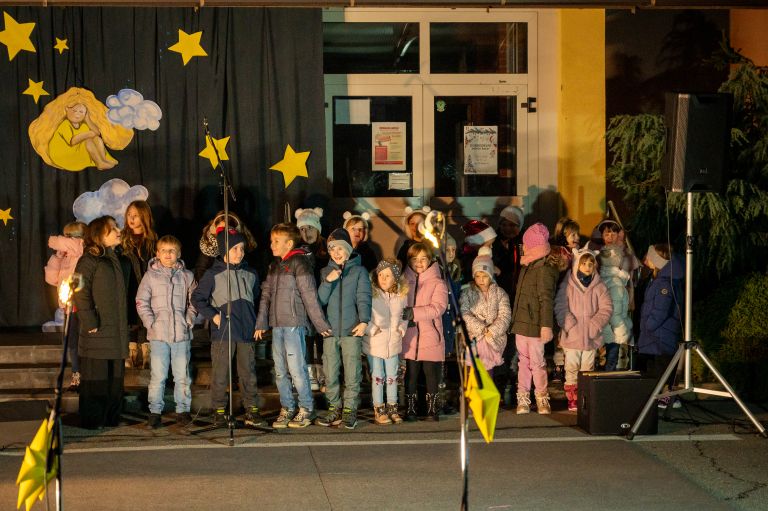 os-beltinci, bazar, dobrodelni-bozicni-bazar