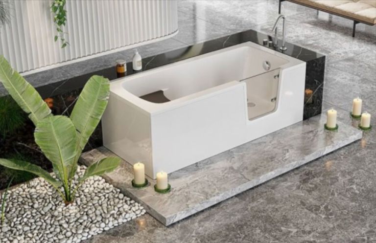 Akrilna kopalna kad z vrati na desno.png