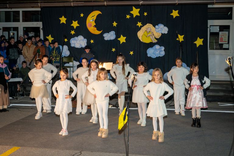 os-beltinci, bazar, dobrodelni-bozicni-bazar