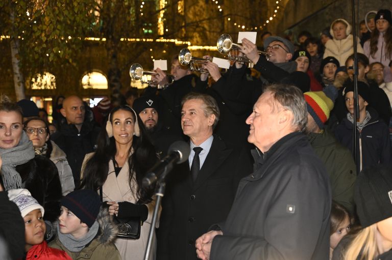 ljubljana prizig luci lucke 2025 jankovic gaber golob.jpg