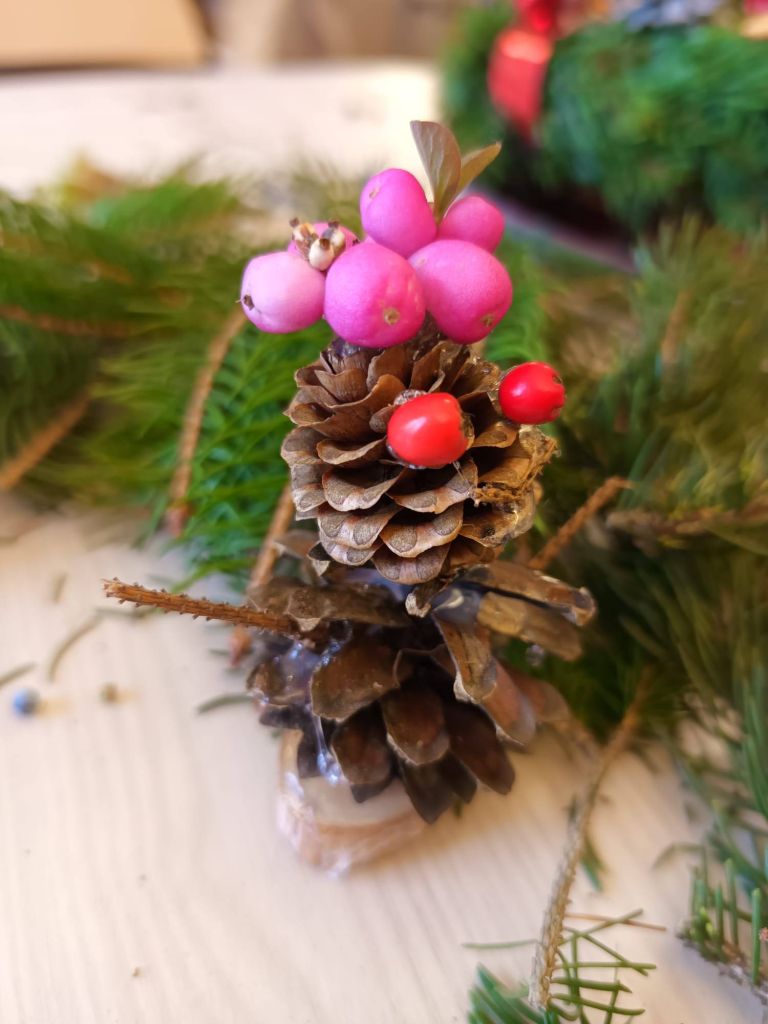 adventni-vencki, delavnica-izdelovanja-adventnih-venckov