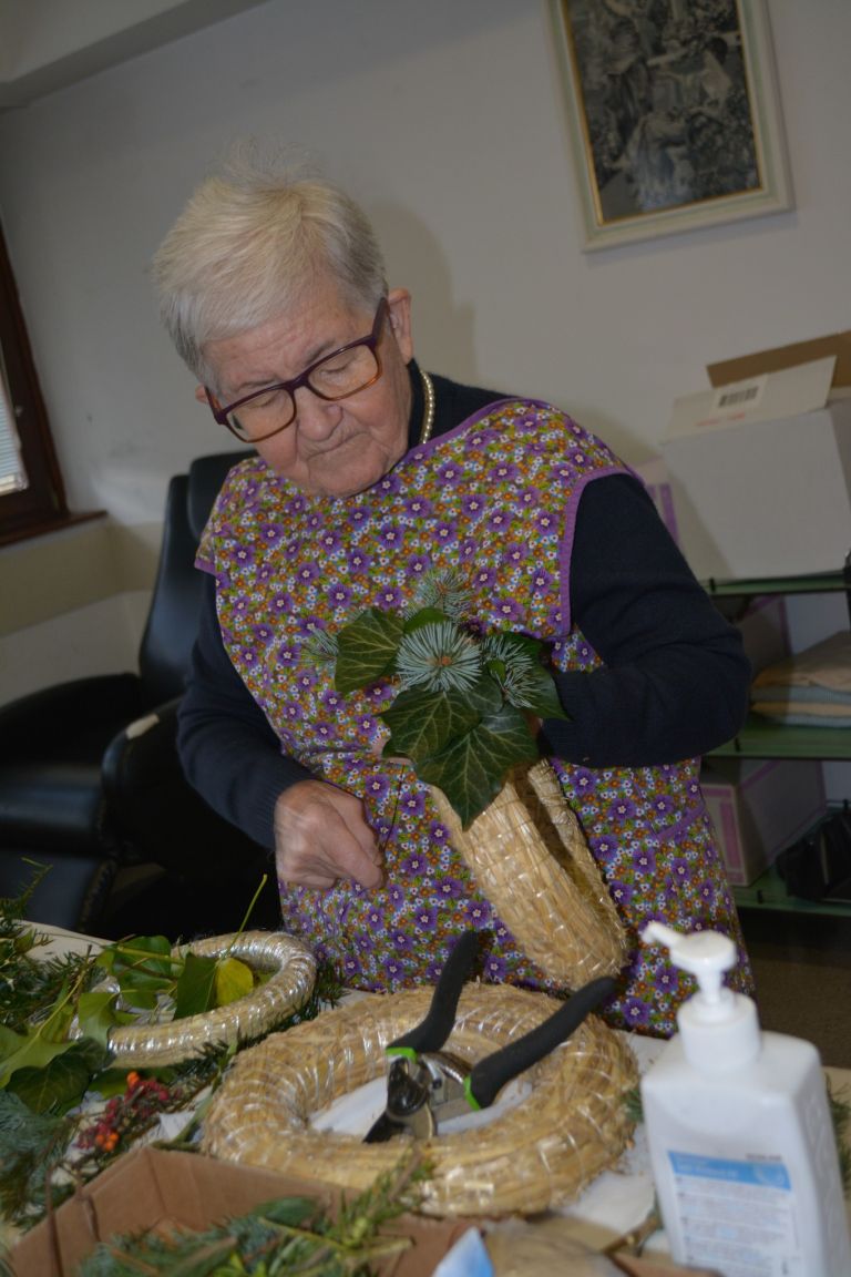 trubarjev-dom-upokojencev, adventni-vencek, ustvarjanje