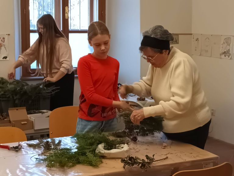 adventni-vencki, delavnica-izdelovanja-adventnih-venckov