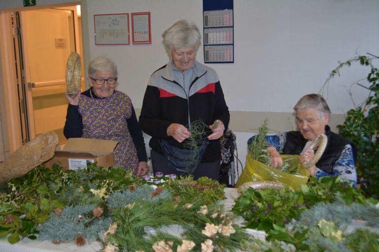 trubarjev-dom-upokojencev, adventni-vencek, ustvarjanje