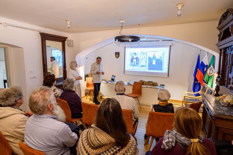 muzejska-hisa-semic, lan-bozic, razstava