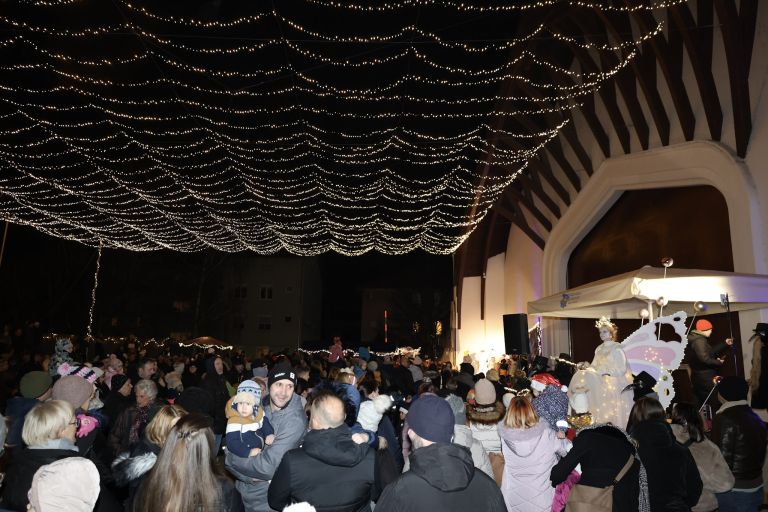 lendava, praznicne-luci, prizig-luci