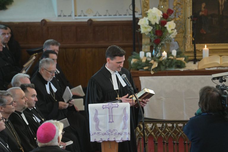 umestitev-škofa-aleksandra-erniše, aleksander-erniša, puconci-2025, evangeličanski-škof