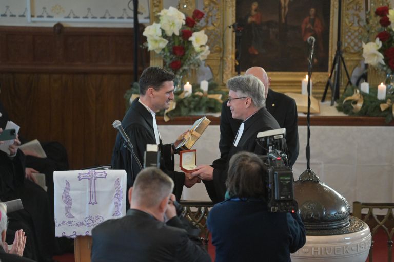 umestitev-škofa-aleksandra-erniše, aleksander-erniša, puconci-2025, evangeličanski-škof