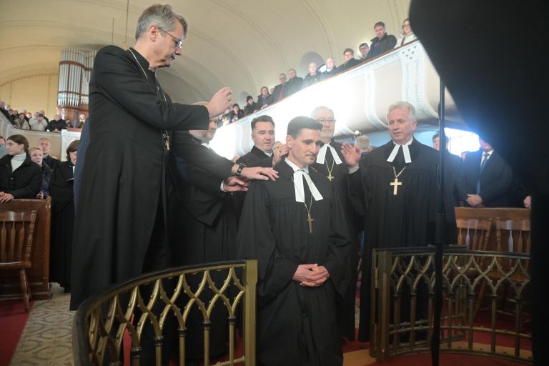 umestitev-škofa-aleksandra-erniše, aleksander-erniša, puconci-2025, evangeličanski-škof