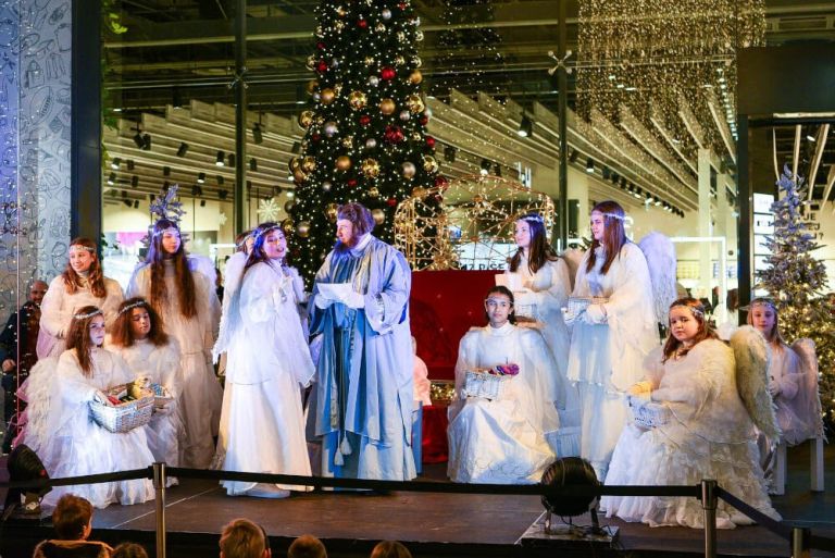 Na gledališkem spektaklu bo nastopilo 30 igralcev v originalni kostumografiji in ob avtorski glasbi.jpg