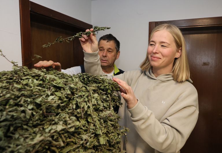 jasna-kalan, zeliscna-kmetija-kalan, zelisca, caj, cajne-mesanice