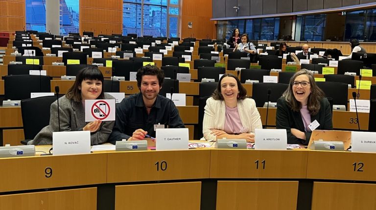 Theo, ki je pomagal napisati pobudo, Sarah, ki je pomagala zapisati pravico do splava v francosko ustavo, dr. Annika, ki je ginekologinja v Nemčiji in Nika.jpg