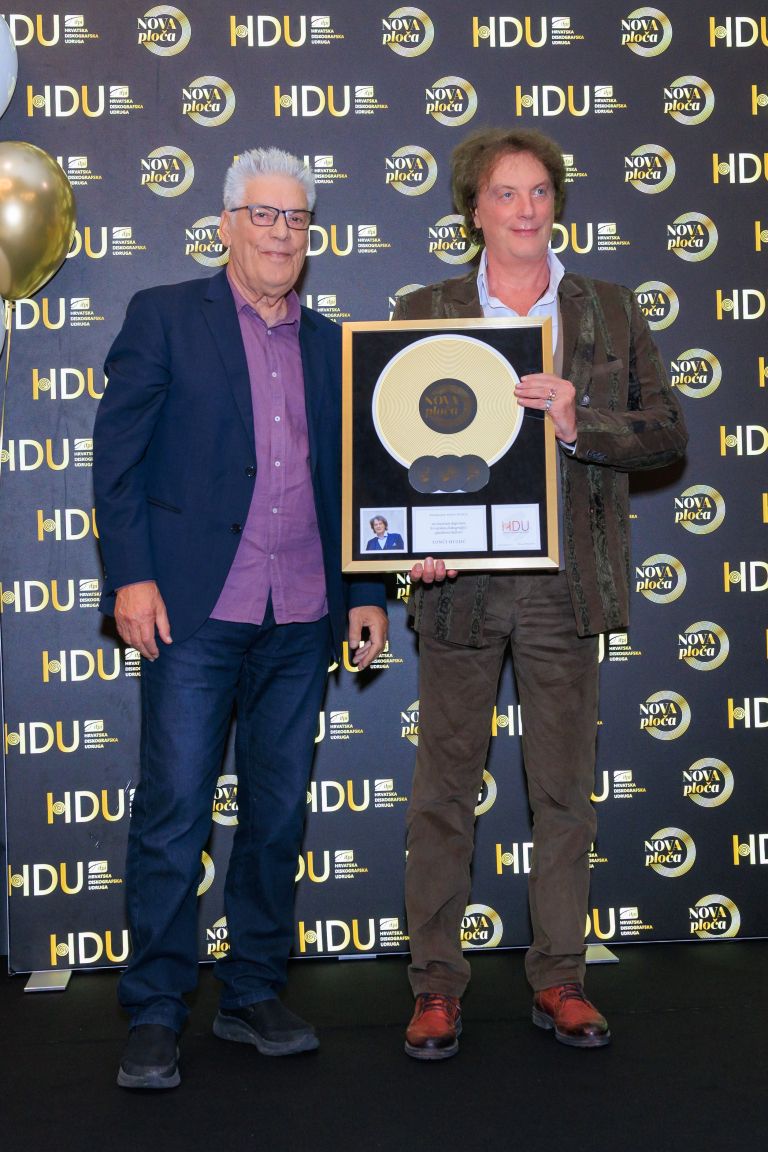 nova plosca - sinisa skarica in tonci huljic.jpg