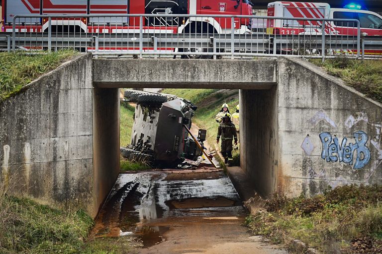 vojak, vozilo, nesreca