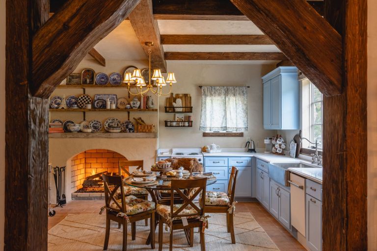 replika, kate-winslet, holiday