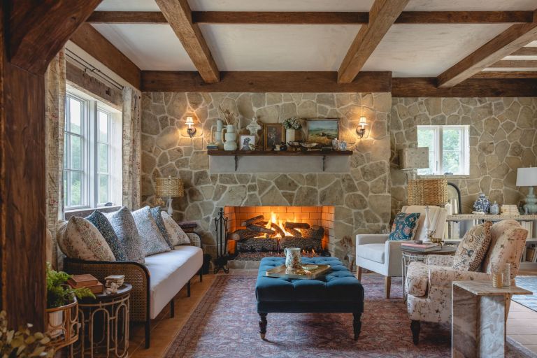 replika, kate-winslet, holiday