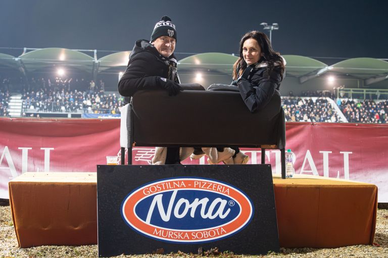 mura, nafta, gledalci