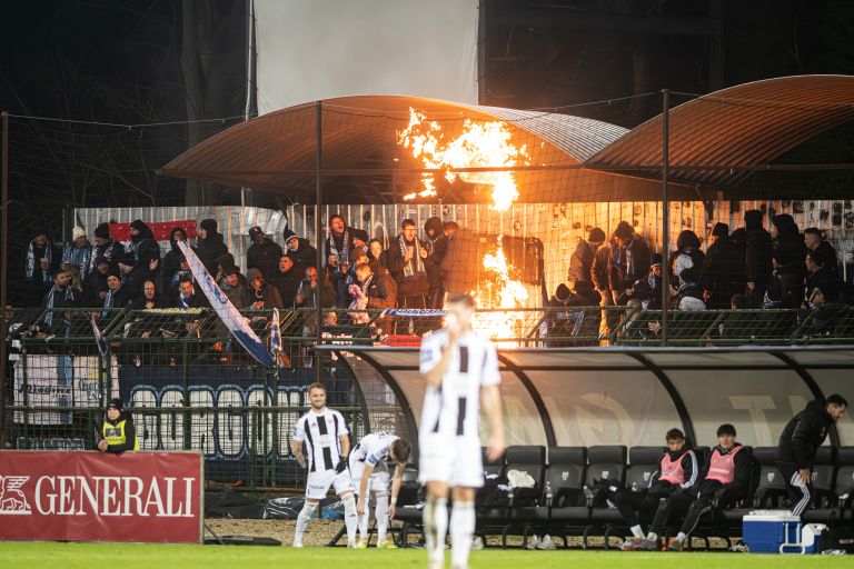 mura, nafta, gledalci