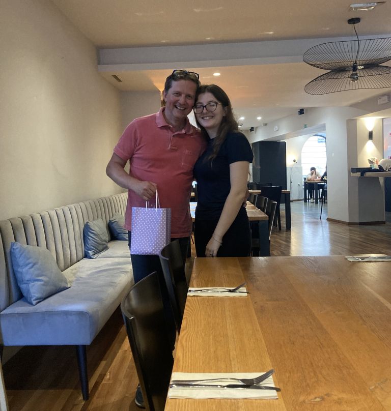 vodja za mladino Mitja Valentinc in prostovoljka Eni Isakaj.jpeg