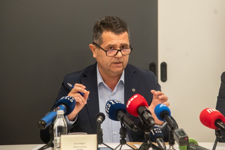 prekmurski-župani-konferneca-romska-sredstva, marko-virag, damjan-anželj, janez-magyar