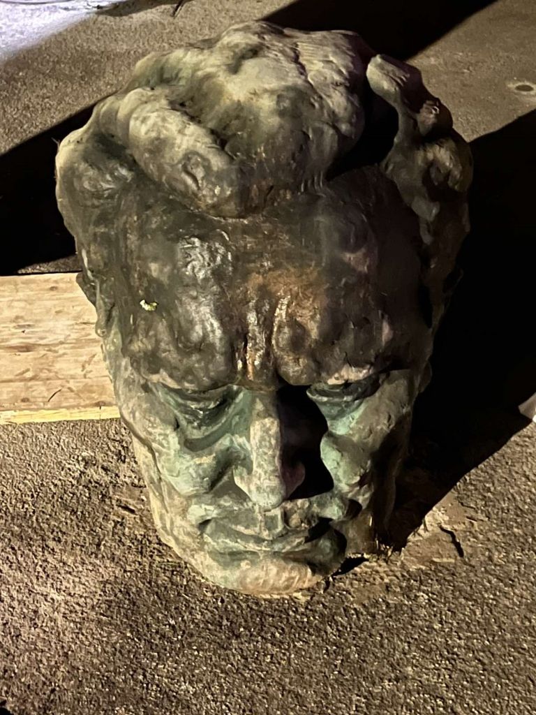 glava skulpture1.jpg