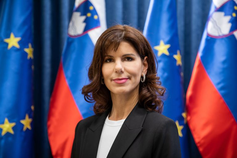 UV portret Natasa-luzar.jpg