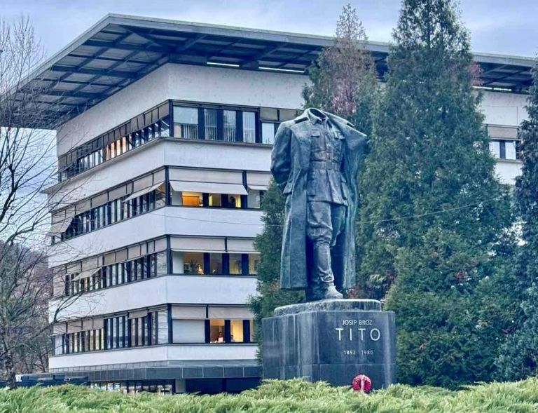 kip tito obglavljen.jpg